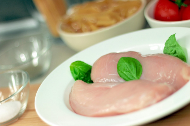 boucherie-RIGAUD-min_turkey_hen_meat_raw_pink_chicken_ingredient_cooking_uncooked-1087266